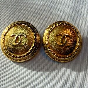 CHANEL Vintage CC Clip-On Earrings | Gold Tone |